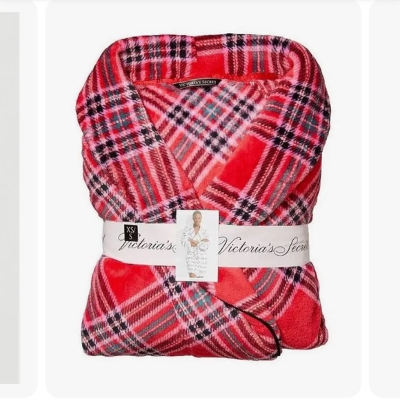 NIB Victoria’s Secret PINK robe - Picture 3 of 6